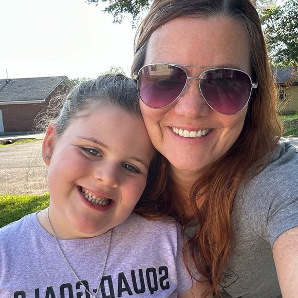 Meet your Posher, Lisa - Picture 2 of 2